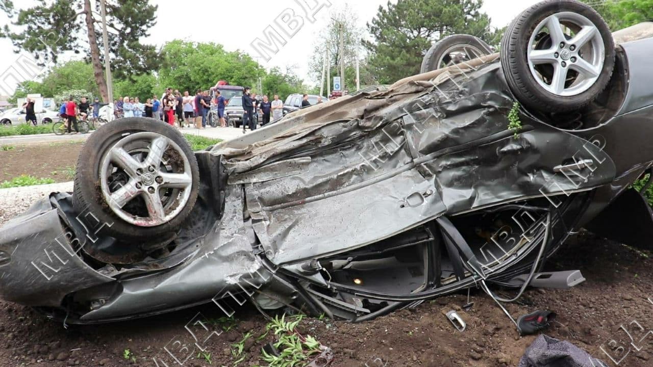 FOTO // Accident cumplit la Slobozia. Un copil de două luni a murit