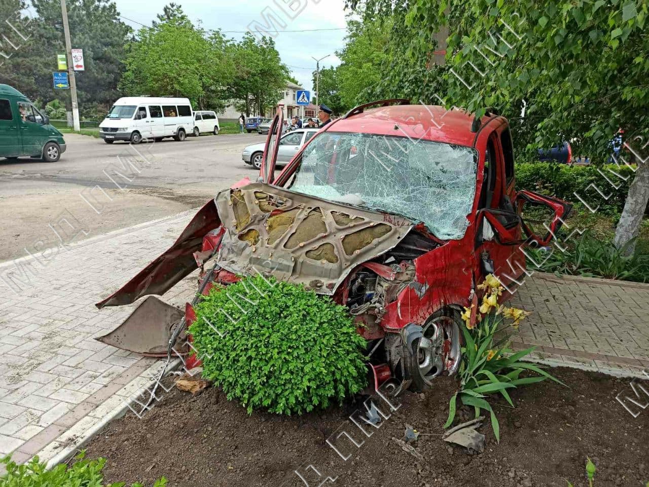 FOTO // Accident cumplit la Slobozia. Un copil de două luni a murit