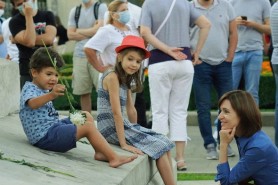 Maia Sandu a felicitat copiii cu Ziua Internațională a ocrotirii copilului
