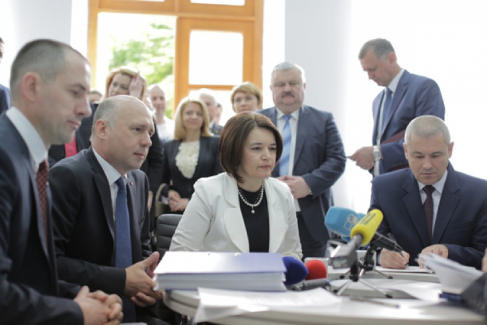 După ce au pierdut guvernarea, PD promite profesorilor salarii de 20.000 de Lei