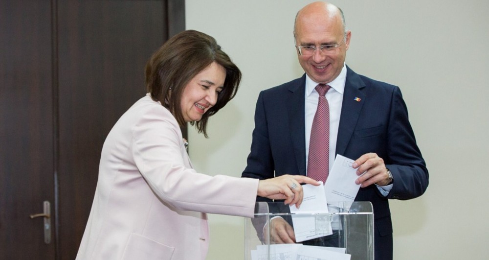 După ce a pierdut guvernarea, PDM le promite profesorilor salarii de până la 20 de mii de lei
