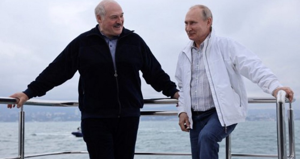 Putin sare în ajutor lui Lukașenko. Federația Rusă oferă belarușilor 500 de milioane de dolari
