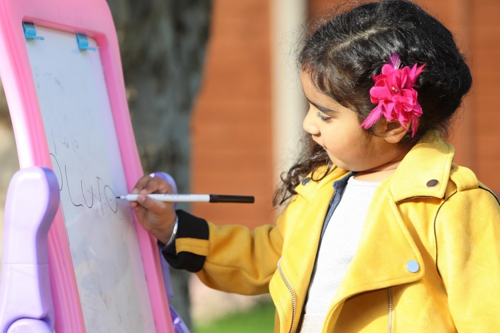 La numai 4 ani, o fetiță din Marea Britanie are un IQ comparabil cu al lui Einstein