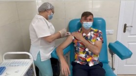 Emilian Crețu s-a vaccinat anti-Covid: Mă controlează Bill Gates / Tarelșile