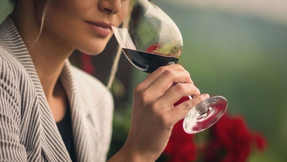 Consumul de vin: Strugurii conțin o substanță care te protejează împotriva orbirii