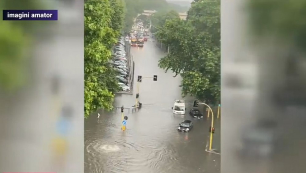 Haos la Roma, după ce o ploaie torențială a inundat străzi și clădiri: „Suntem ca pe Gange”