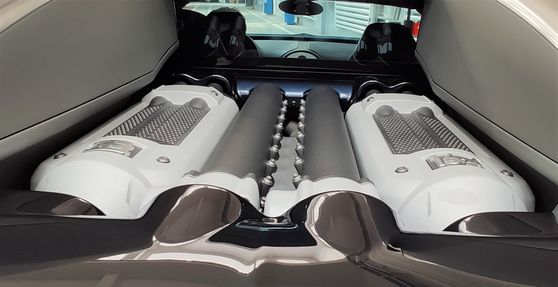 FOTO // Un Bugatti Veyron a fost înmatriculat în România. Cât costă bolidul de lux