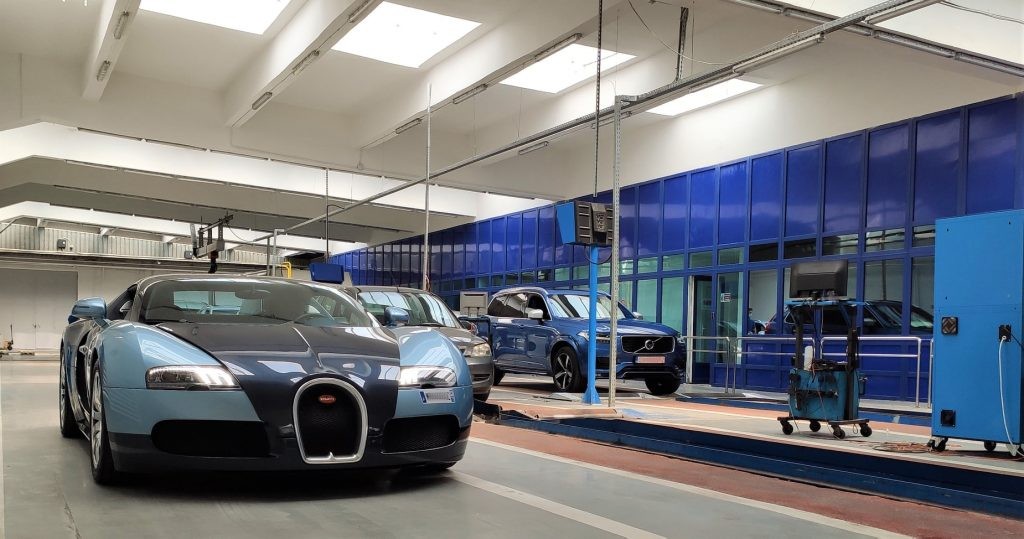 FOTO // Un Bugatti Veyron a fost înmatriculat în România. Cât costă bolidul de lux
