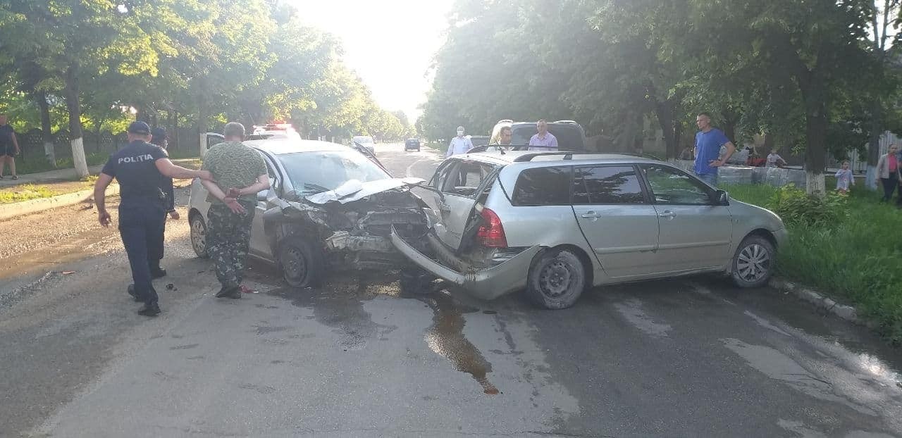 FOTO // Șofer beat la volan: ,,Mai bine provoc o tragedie, decât să opresc mașina”