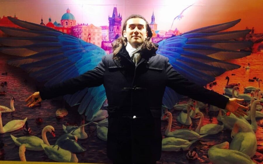 FOTO/VIDEO: Cine este bărbatul care l-a lovit pe președintele francez, Emmanuel Macron. Se visează cavaler medieval