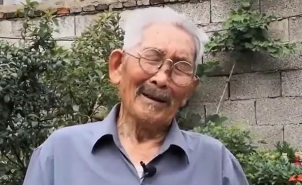 FOTO // Caz emoţionant: Bărbat răpit în copilărie şi-a întâlnit tatăl, 58 de ani mai târziu