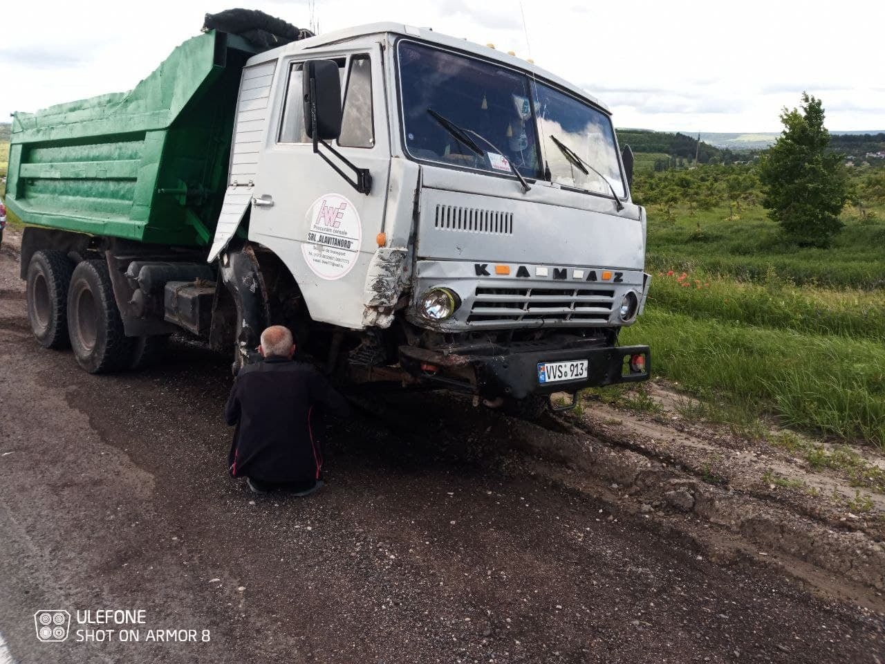 FOTO // Accident grav la Ialoveni. Un Citroen s-a tamponat cu un autocamion de model Kamaz