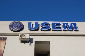 Breaking News // Prodecana facultăţii de Jurnalism de la USEM, reţinută de CNA. Ar fi obligat o studentă să-i achite creditul pentru telefon în schimbul tezei de licenţă