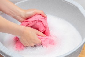 De ce e bine să speli hainele noi, înainte de a le purta. Iată ce spun dermatologii! Sfaturi prețioase