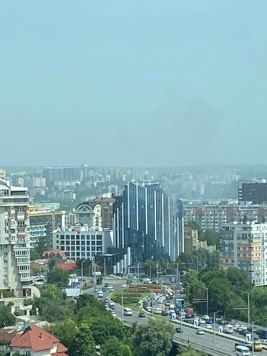 Ultima Oră // FOTO: Incendiu în centrul Capitalei. Arde un bloc de locuit