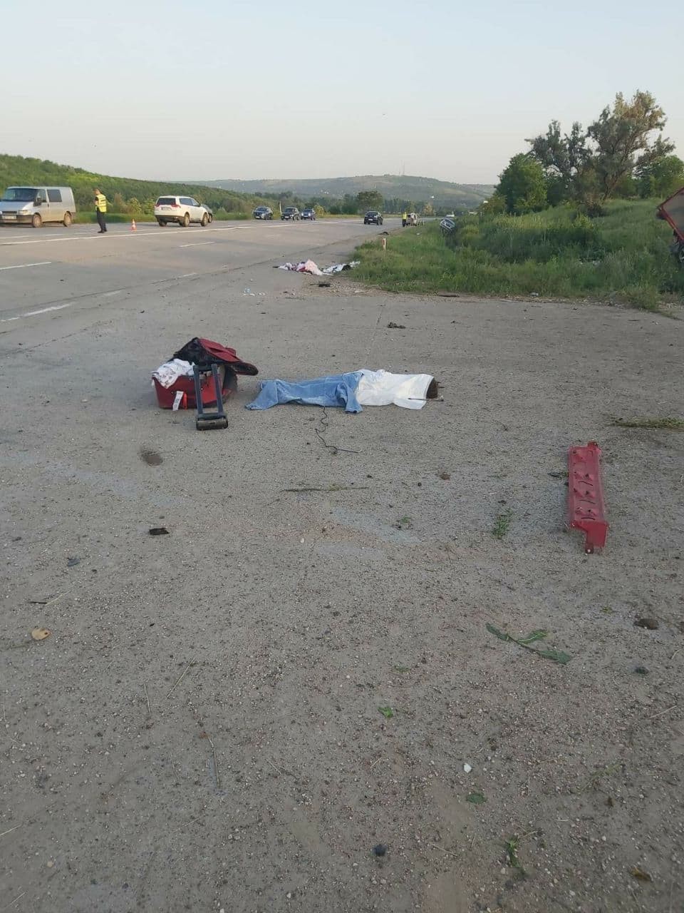FOTO // Accident TERIBIL la Ialoveni. Un copil de 5 ani a decedat după ce un BMW a tamponat un Volkswagen