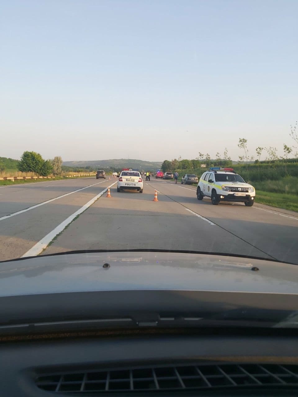 FOTO // Accident TERIBIL la Ialoveni. Un copil de 5 ani a decedat după ce un BMW a tamponat un Volkswagen
