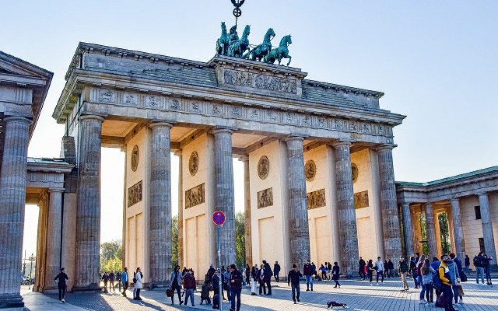Germania interzice aproape toate sosirile din Rusia și Portugalia
