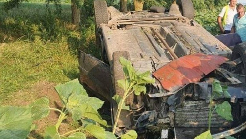 Accident GRAV la Fălești. Trei persoane au fost transportate de urgență la spital