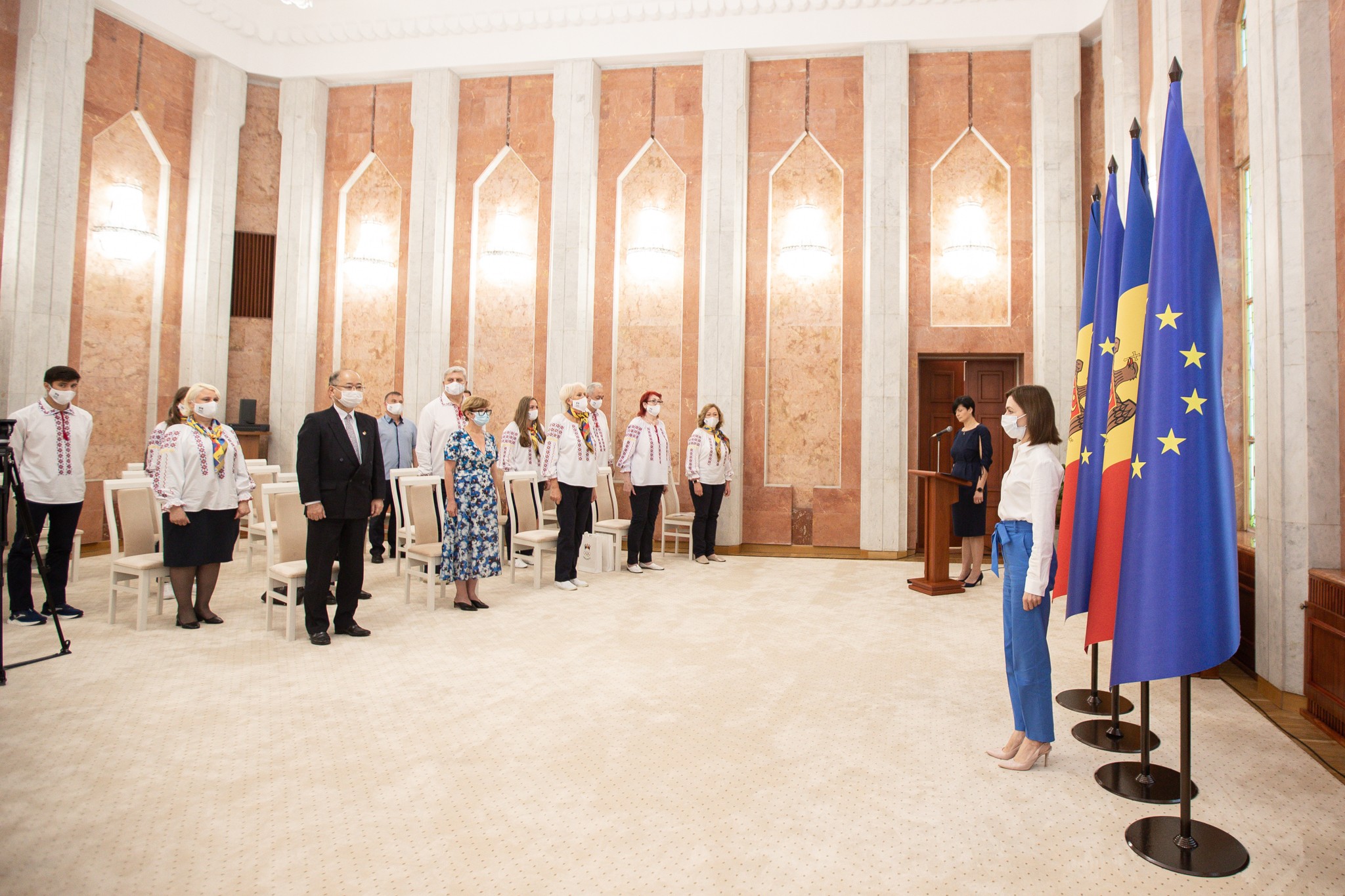 FOTO // Maia Sandu a înmânat Drapelul Republicii Moldova sportivilor moldoveni care vor participa la Jocurile Olimpice de la Tokyo