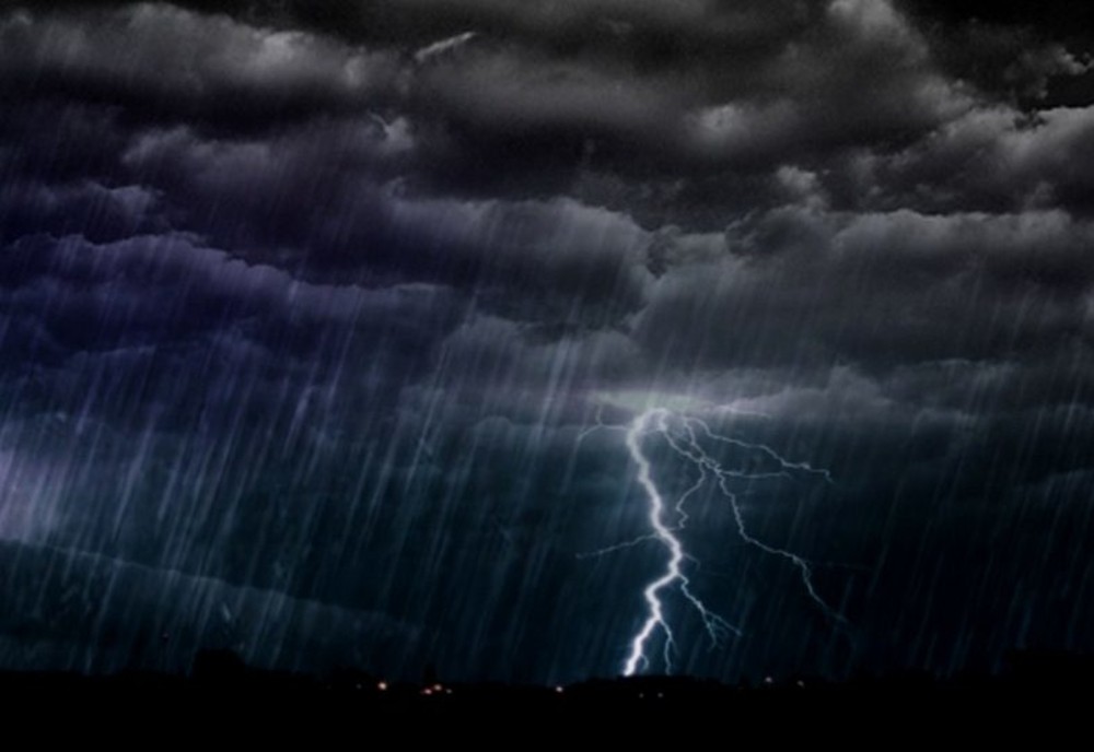 După avertizarea de caniculă, meteorologii au anunţat şi Cod galben de furtună