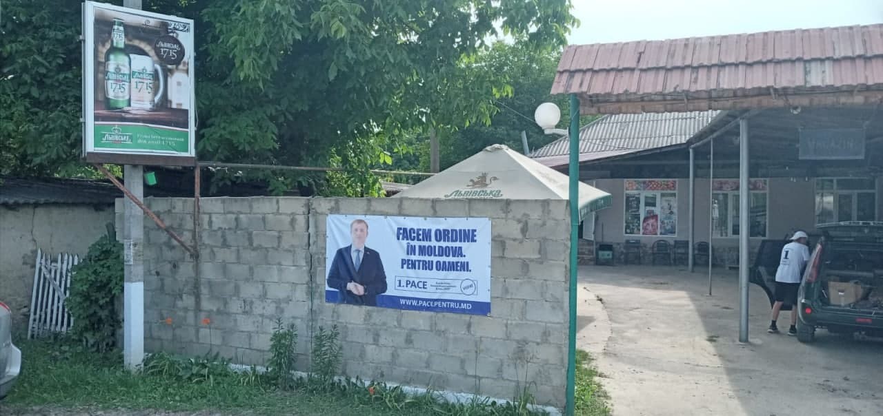 Un simpatizant de la PAS și altul de la Renato Usatîi au ajuns pe mâna poliției după ce au distrus mai multe bannere electorale ale PACE