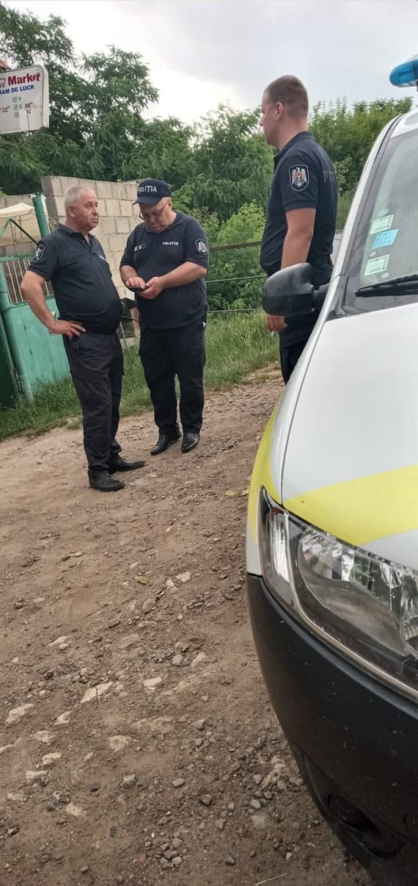 Un simpatizant de la PAS și altul de la Renato Usatîi au ajuns pe mâna poliției după ce au distrus mai multe bannere electorale ale PACE