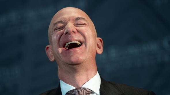 Un alt miliardar vrea să călătorească în spațiu înaintea lui Jeff Bezos. Zborul va fi transmis live