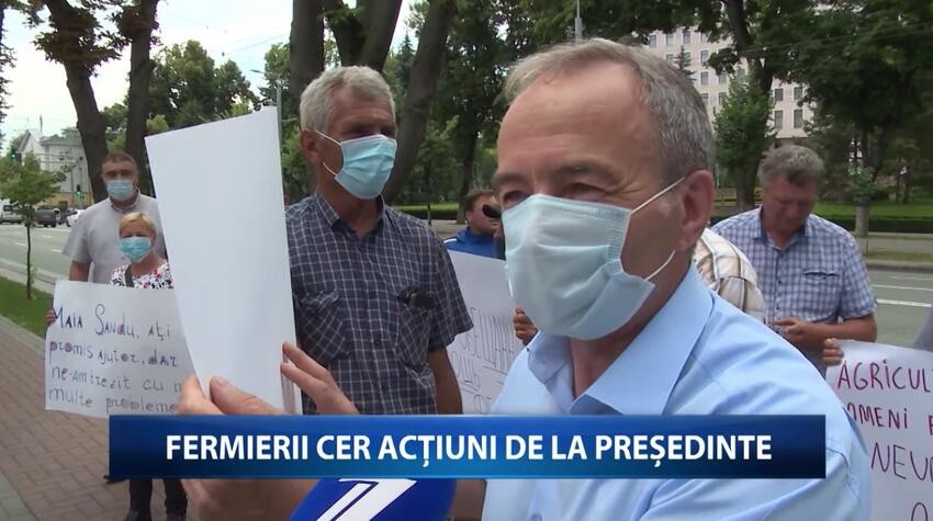 FOTO/VIDEO: Cine sunt agricultorii care au protestat la președinție. Vicepreședinte socialist și un șef de direcție, prezenți la manifestație