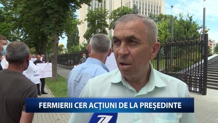 FOTO/VIDEO: Cine sunt agricultorii care au protestat la președinție. Vicepreședinte socialist și un șef de direcție, prezenți la manifestație