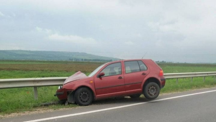 FOTO // Accident GRAV la Orhei. Un Lexus transformat într-un morman de fier, iar şoferul a rămas blocat în mașină