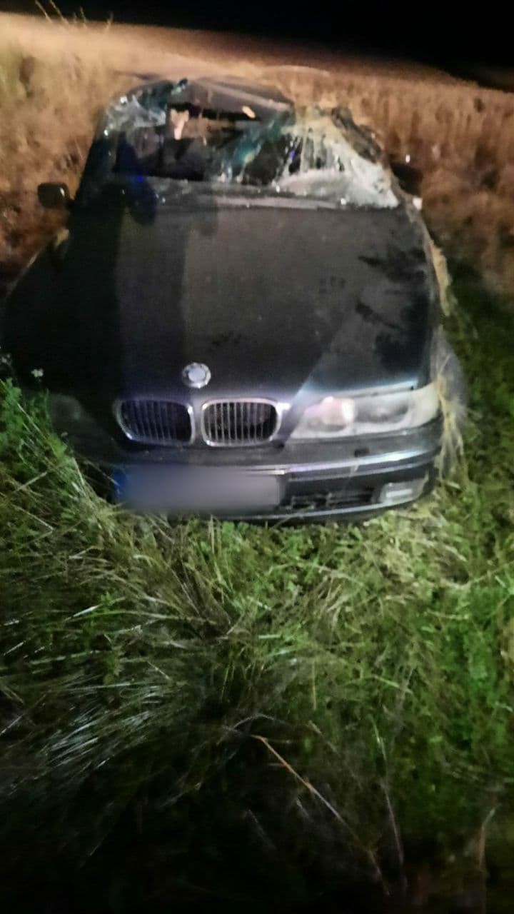 FOTO // TRAGEDIE la Drochia. Șoferul unui BMW a murit, iar alte două persoane au ajuns la spital din cauza vitezei excesive