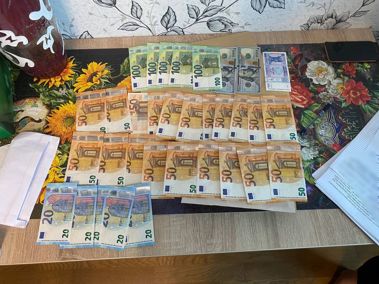 Opt moldoveni, investigați pentru prejudicierea statului francez cu peste două milioane euro