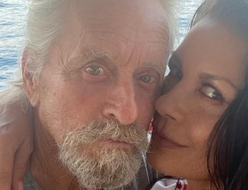 FOTO // Michael Douglas și Catherine Zeta-Jones, în imagini rare din vacanță, în Palma de Mallorca