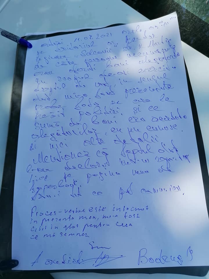 FOTO // La Bender, oamenii stau în rând pentru a-și primi banii