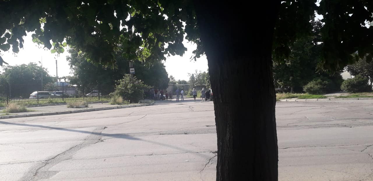 FOTO // La Bender, oamenii stau în rând pentru a-și primi banii