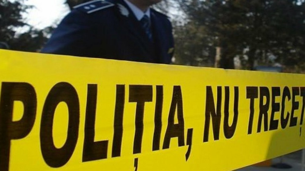 Doi tineri cu motocicleta, urmăriți cu Mercedes-uri, bătuți și jefuiți la Cahul