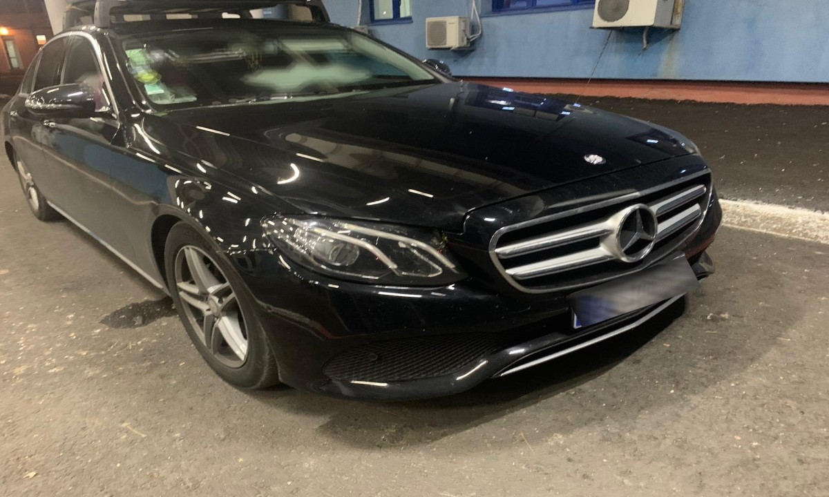 FOTO // Un moldovean a fost prins la volanul unui Mercedes căutat în Suedia