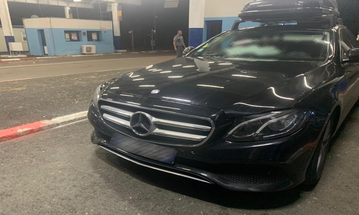FOTO // Un moldovean a fost prins la volanul unui Mercedes căutat în Suedia