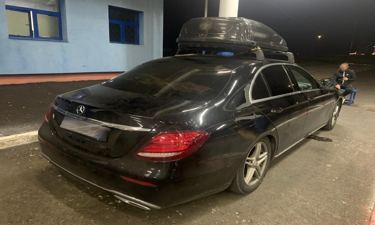 FOTO // Un moldovean a fost prins la volanul unui Mercedes căutat în Suedia