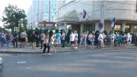 Interes sporit manifestat de moldoveni față de imunizare. Cozi uriașe, surprinse la maratonul universitar de vaccinare anti-COVID