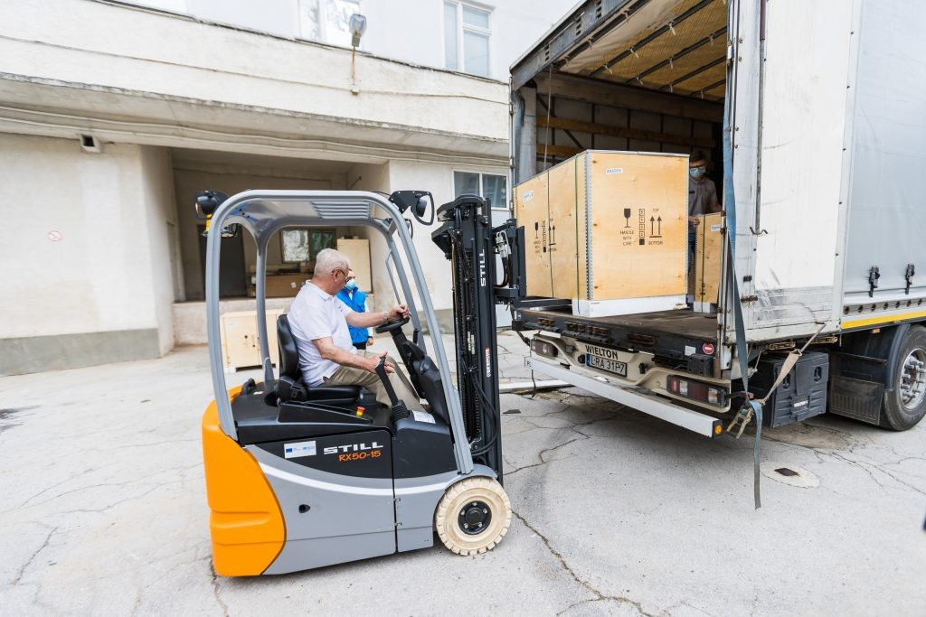 Moldova a recepționat un lot de 46 de frigidere prin platforma COVAX