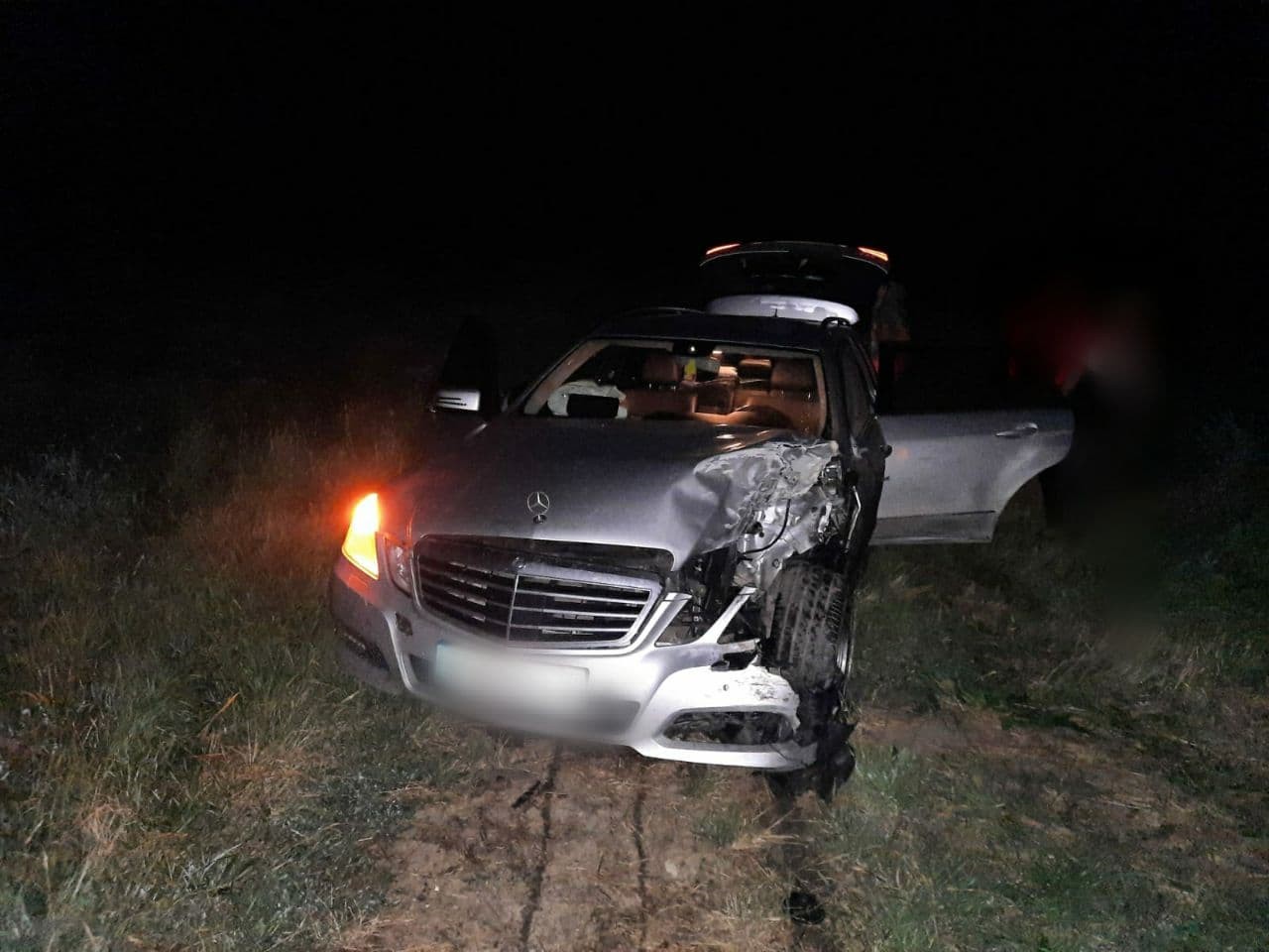 FOTO // Accident TERIBIL la Sîngerei. Doi bărbați au murit, iar alte patru persoane, printre care și un copil, au ajuns la spital