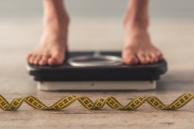Analiză: Femeile cu studii medii sunt mai predispuse la obezitate
