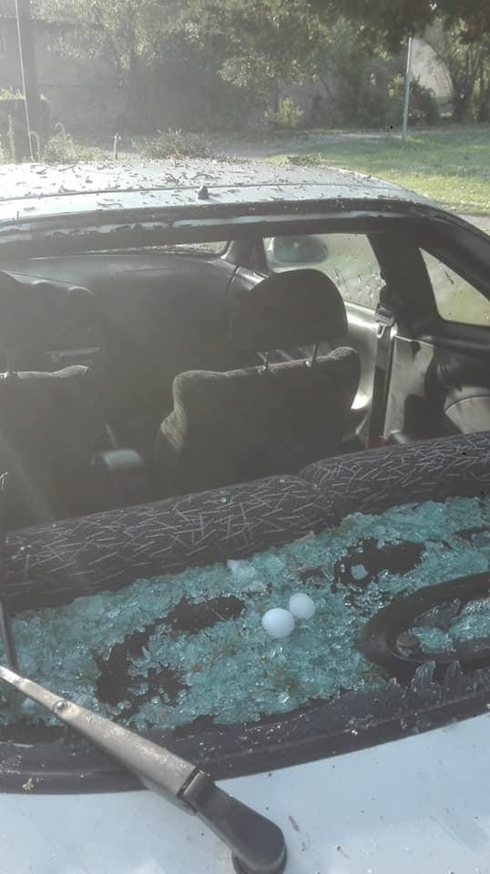 FOTO&VIDEO// DEZASTRU în Italia: Grindina cât mingea de tenis a făcut ravagii în regiunea Pordenone
