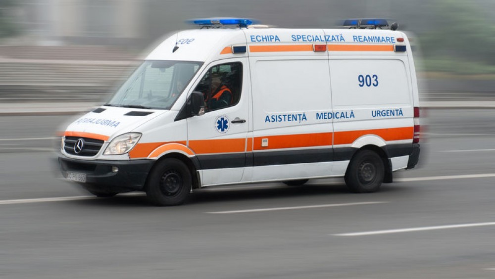CUTREMURĂTOR! Adolescent de 15 ani înjughiat multiplu de propriul tată la Cricova