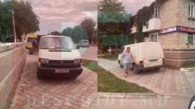 O femeie a ajuns la spital după ce a fost lovită de un microbuz care se deplasa pe un trotuar de la Orhei