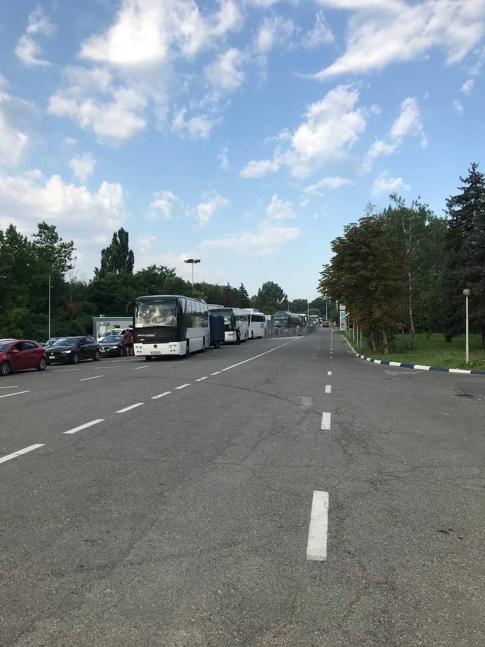 FOTO // Cozi interminabile la mai multe puncte de traversare a frontierei moldo-române