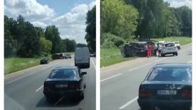 VIDEO // Grav accident la Edineț. O ambulanță s-a răsturnat după ce ar fi fost tamponată de o mașină