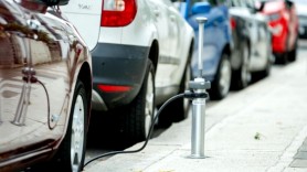 FOTO/VIDEO: Un oraș european instalează încărcătoare „invizibile” pentru mașini electrice